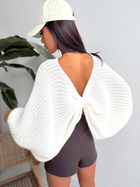 Sweter oversize z marszczonym tyłem KADAR - biały 2