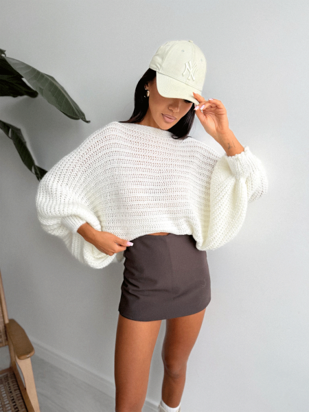 Sweter oversize z marszczonym tyłem KADAR - biały