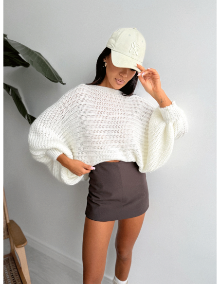 Sweter oversize z marszczonym tyłem KADAR - biały