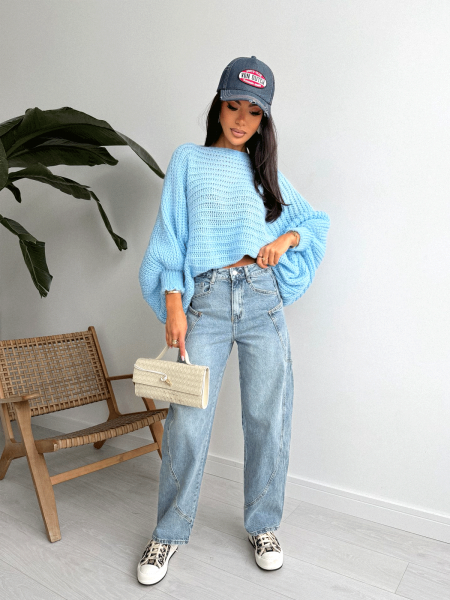 Sweter oversize z marszczonym tyłem KADAR - błękitny 2