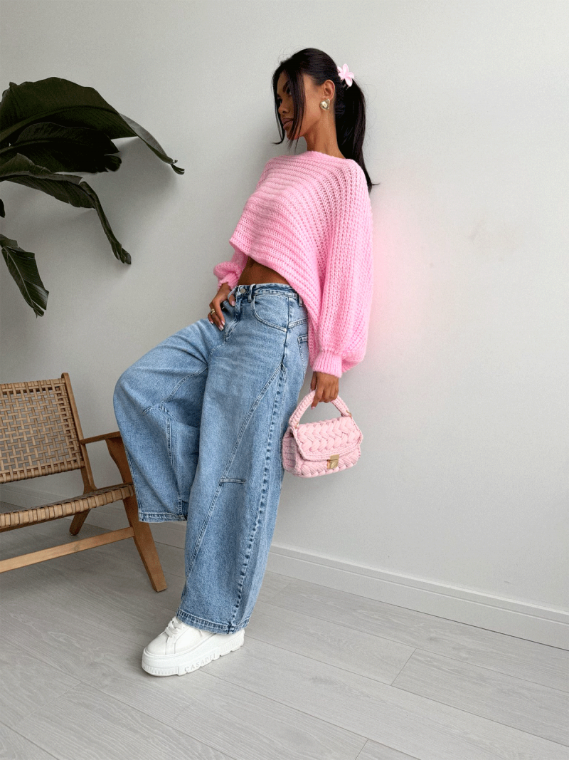 Sweter oversize z marszczonym tyłem KADAR - pudrowy róż