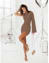 Elegancka sukienka na jedno ramię - AMALIBA - mocha mousse