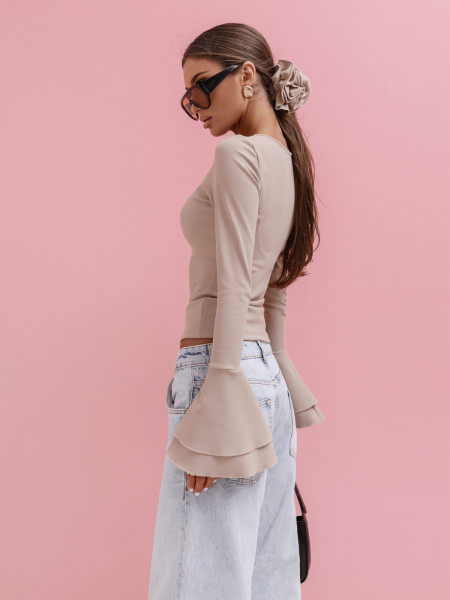 Prążkowana bluzka z falbanami na rękawach AVELLINA - beżowa 2