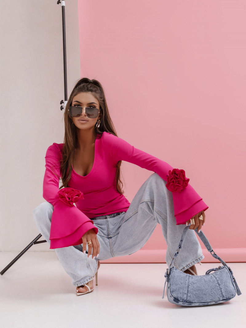 Prążkowana bluzka z falbanami na...