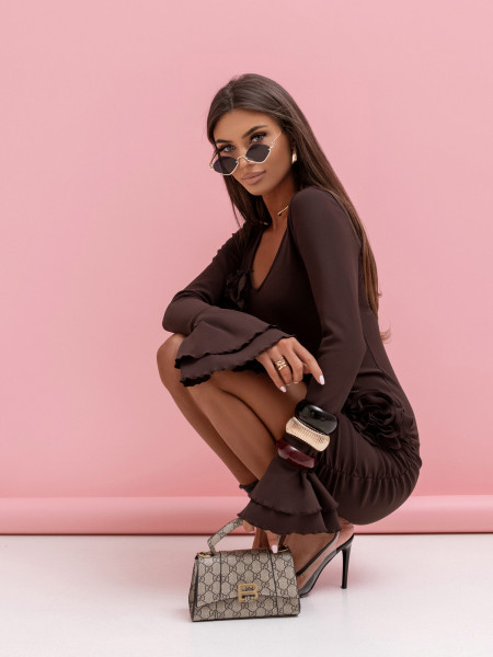 Dopasowana sukienka mini z marszczeniem CORTA - czekoladowa