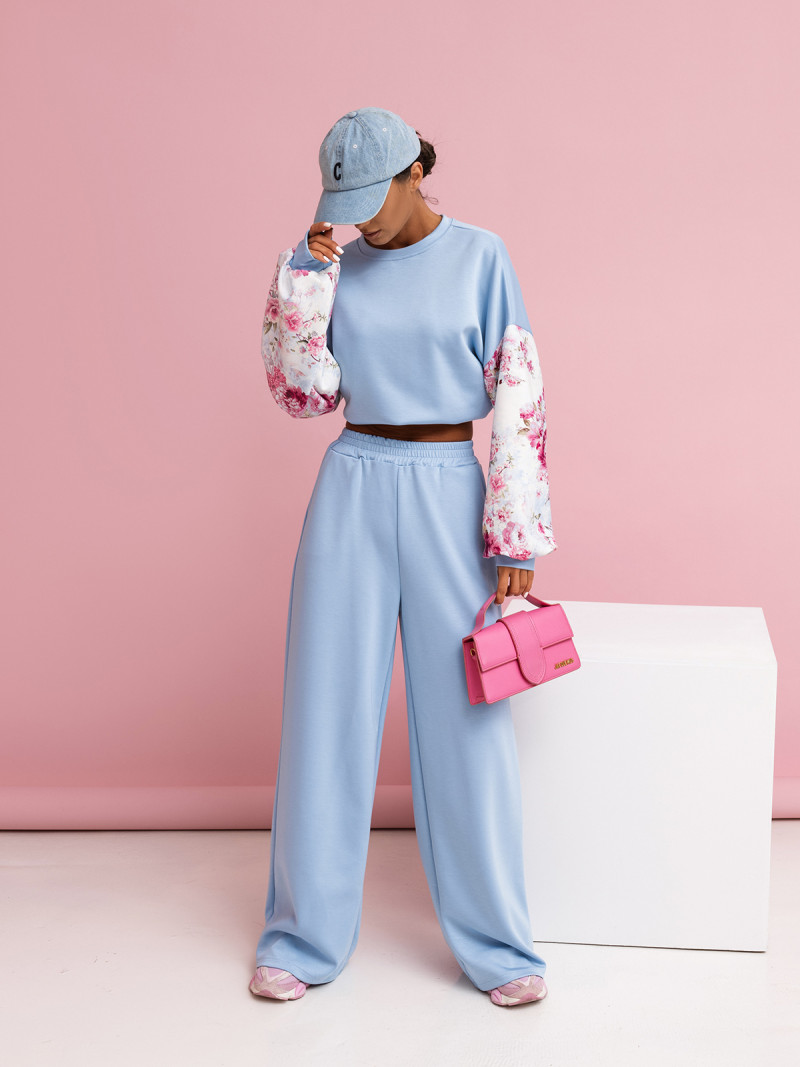 Wiskozowy dres z szerokimi spodniami WISSA - niebieski