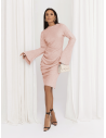 Dzianinowa sukienka  z szerokimi rękawami ELLETRA - pudrowy róż