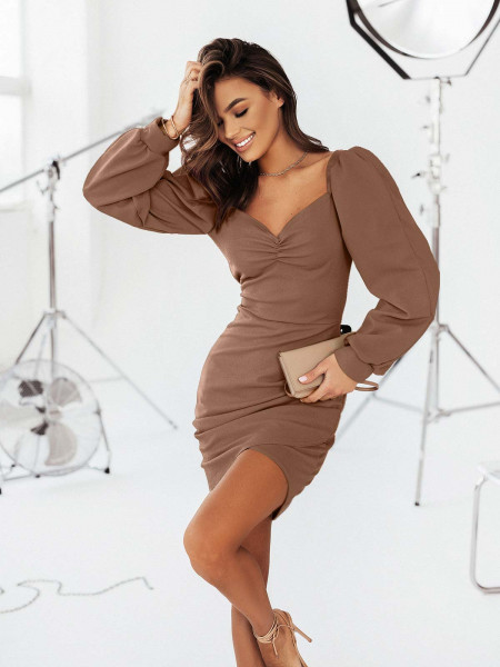 Sukienka z bufiastymi rękawami ADIANA - mocha mousse