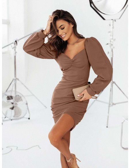 Sukienka z bufiastymi rękawami ADIANA - mocha mousse