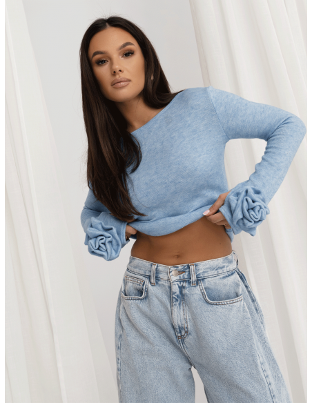 Dzianinowa bluzka z różą na rękawie DELFINA - błękitna