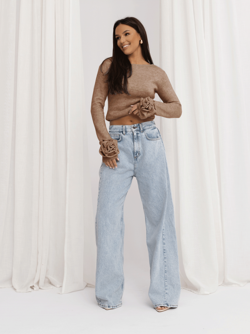 Dzianinowa bluzka z różą na rękawie...