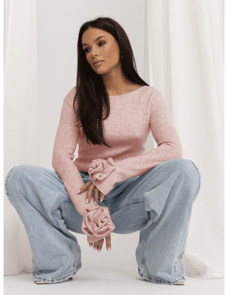 Dzianinowa bluzka z różą na rękawie DELFINA - pudrowy róż