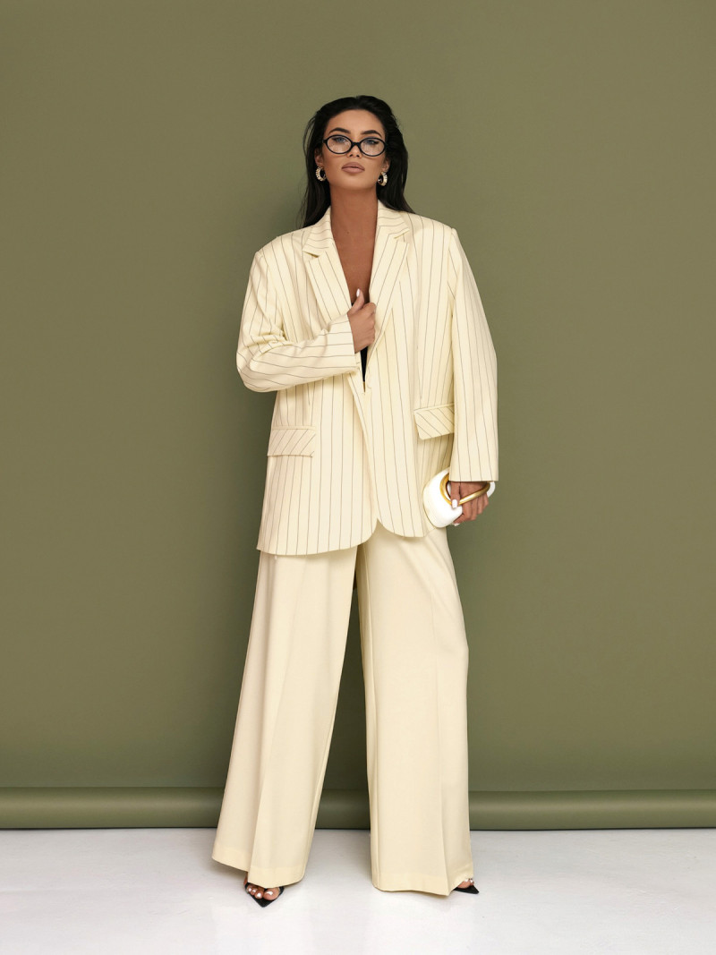 Eleganckie spodnie z kantem z wiskozy SALUBA - waniliowe