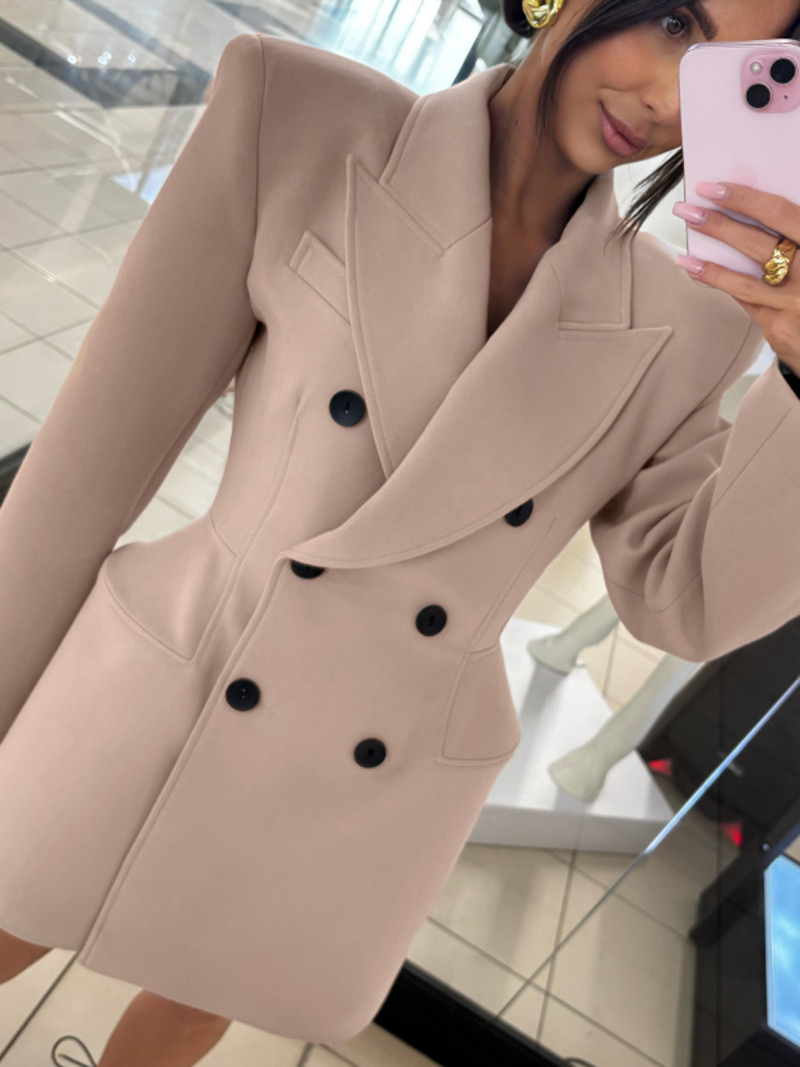 Elegancka marynarko-sukienka z guzikami AYAZ - cappuccino