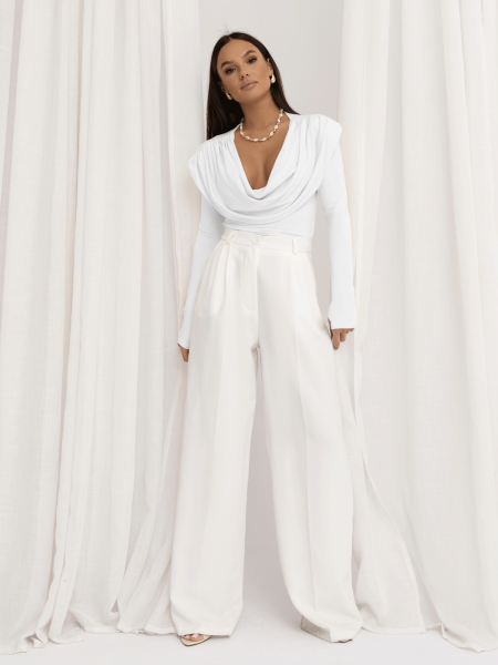 Wiskozowa bluzka z dekoltem woda OLYMPE - biała