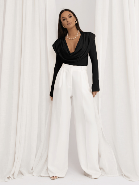 Wiskozowa bluzka z dekoltem woda OLYMPE - czarna 2