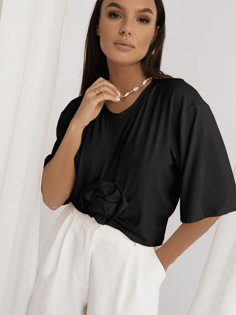 Wiskozowy t-shirt z ozdobną róża...