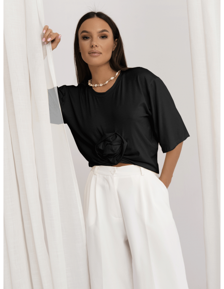 Wiskozowy t-shirt z ozdobną róża CRESSIDA - czarny