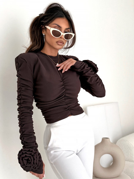 Prążkowana krótka bluzka z marszczeniami SEVILLA - czekoladowa 2