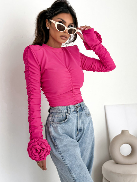 Prążkowana krótka bluzka z marszczeniami SEVILLA - fuksjowa