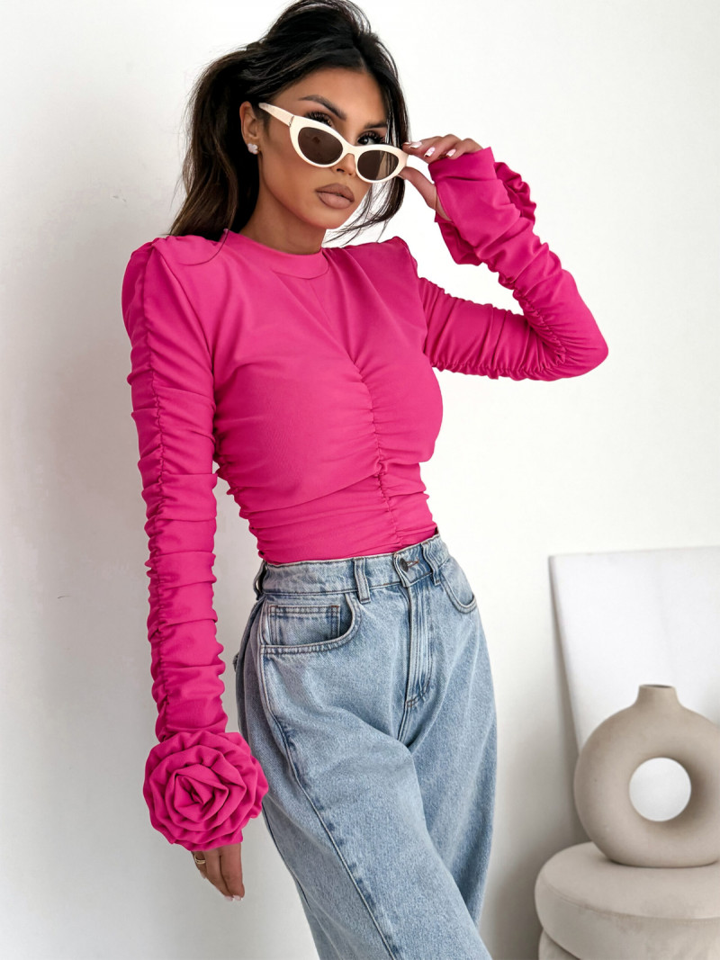 Prążkowana krótka bluzka z marszczeniami SEVILLA - fuksjowa