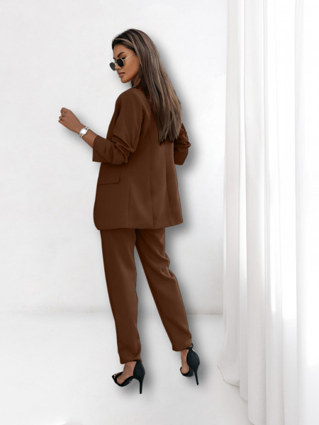 Modny garnitur marynarka i spodnie CETUS - czekoladowy 2