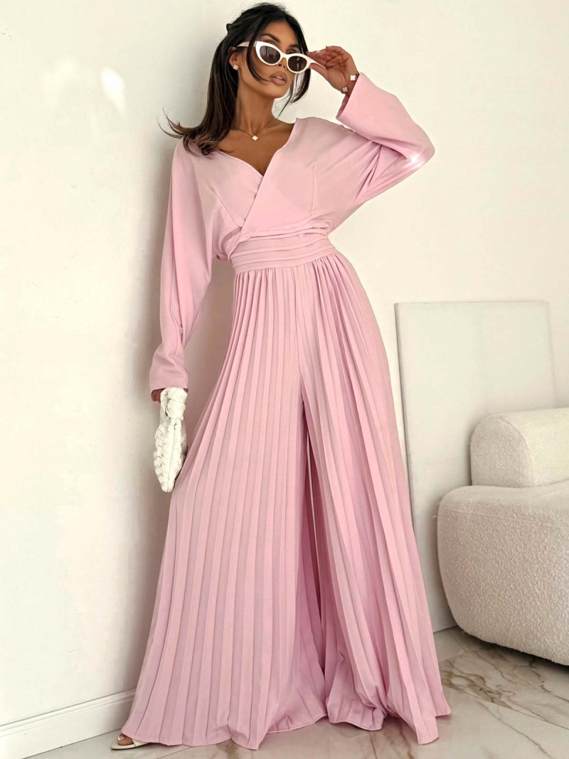 Elegancki kombinezon z plisowanymi...