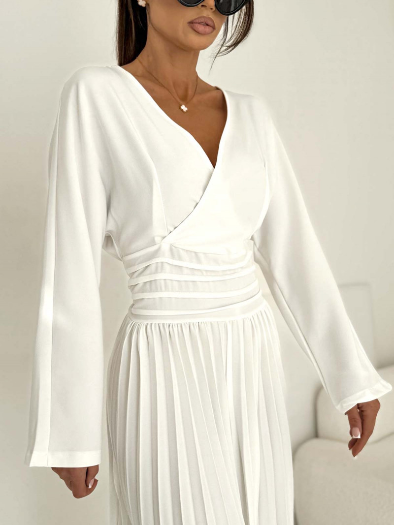 Elegancki kombinezon z plisowanymi...