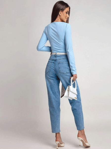 Dopasowana bluzka z ozdobną klamrą CLEMENTE - błękitna 2