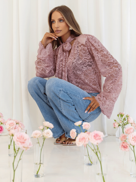 Koronkowa bluzka z ozdobnym wiązaniem MISTY - brudny róż