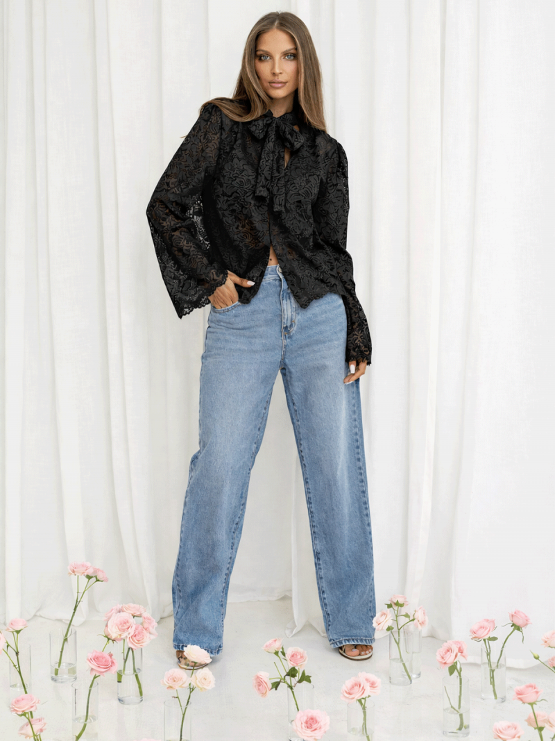 Koronkowa bluzka z ozdobnym wiązaniem...