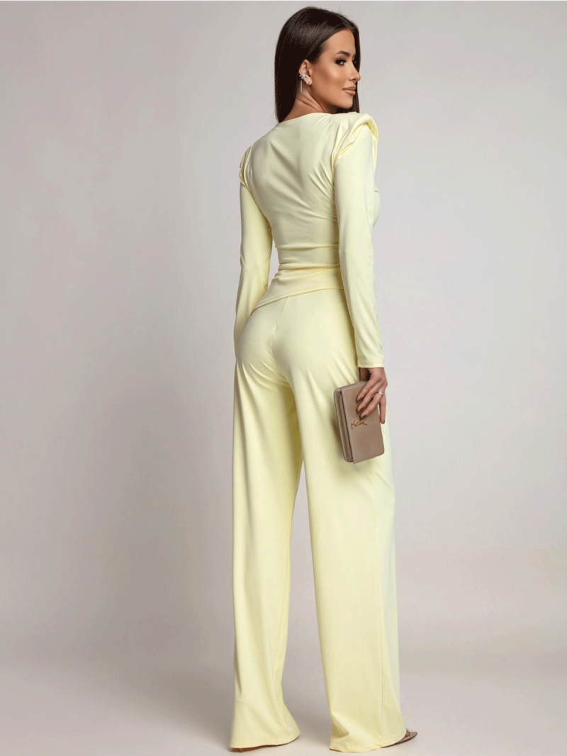 Kobiecy komplet z szerokimi spodniami...