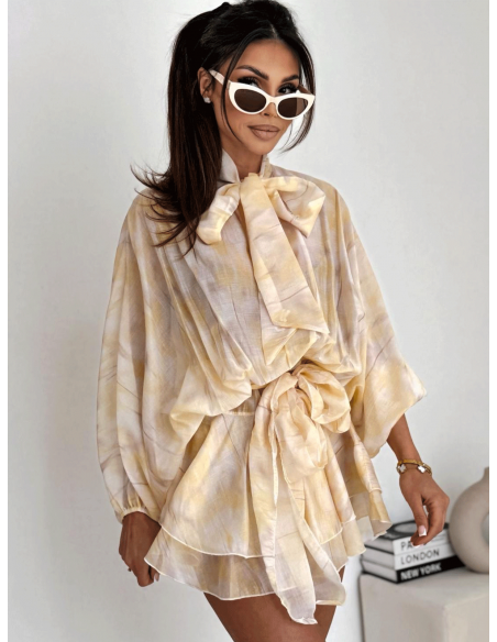 Rozkloszowana sukienka mini z wiskozy KIMIE - wzór 2