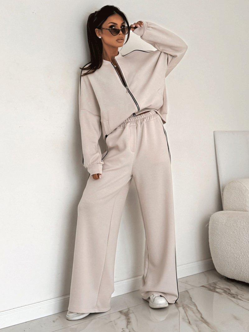 Komplet dresowy z szerokimi spodniami...