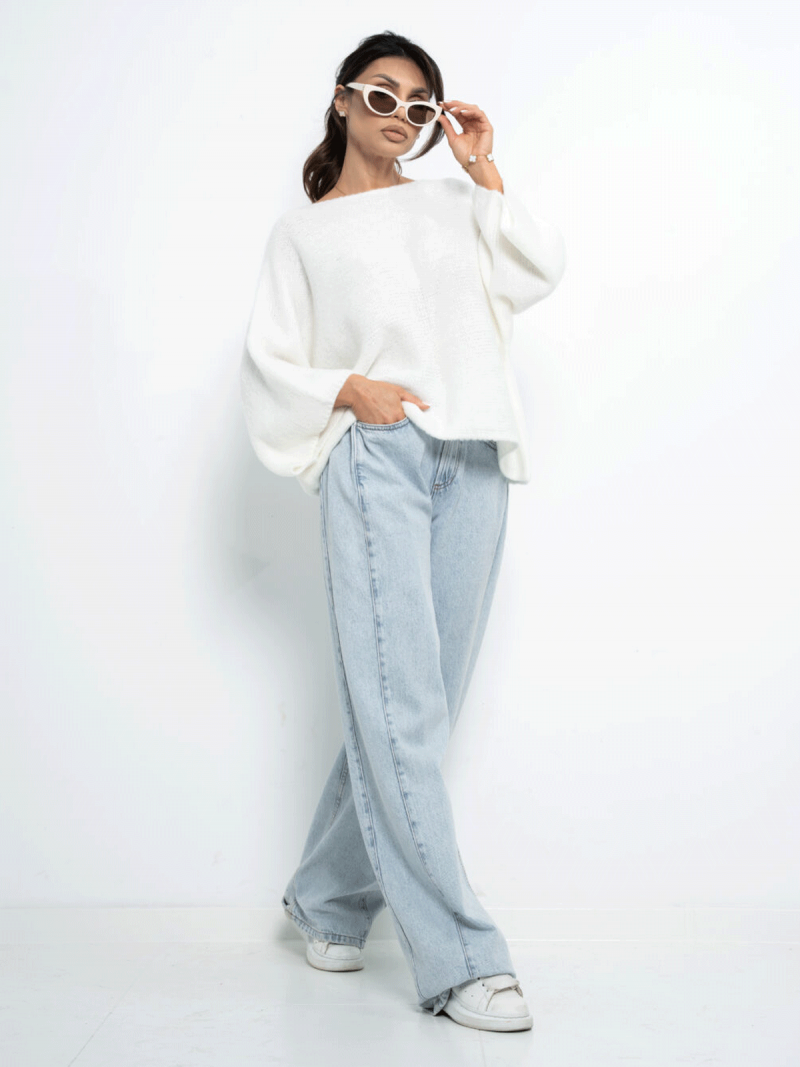 Sweter oversize z szerokimi rękawami DELORA - biały