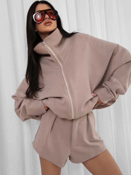 Stylowy komplet bluza ze spodenkami SHINJU - mocca