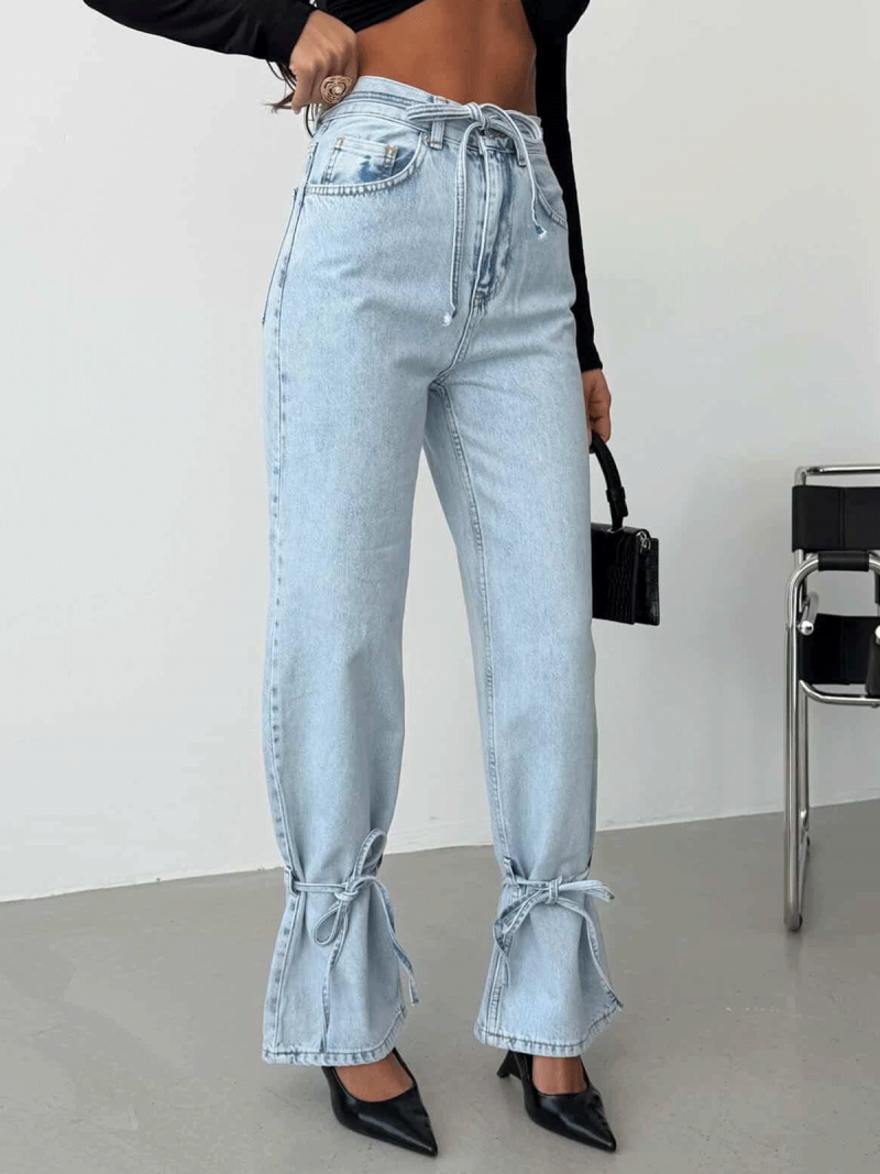 Spodnie jeansy z wiązaniem przy nogawkach HAILEE - jasny jeans
