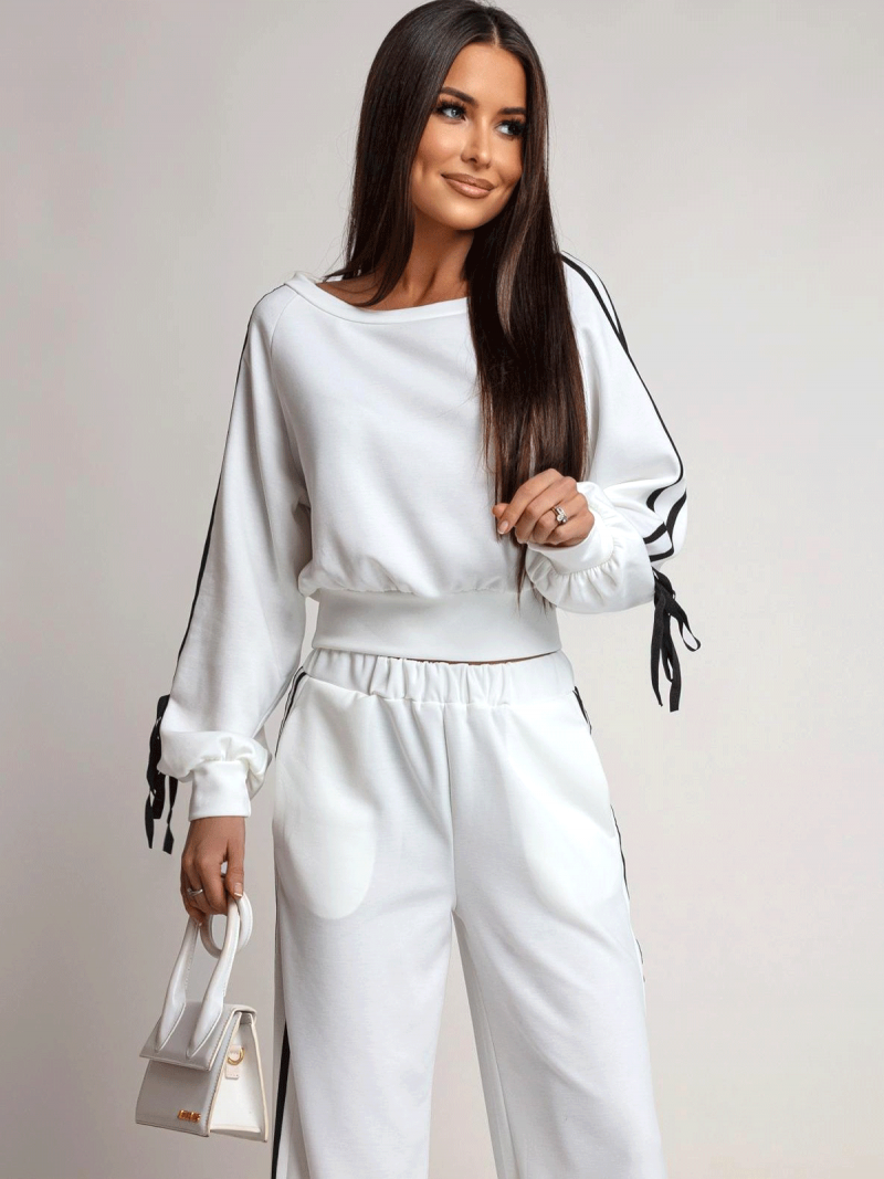 Komplet dresowy z szerokimi spodniami...