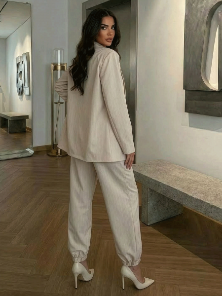 Elegancki komplet marynarka i spodnie VIVIENNE - beżowy