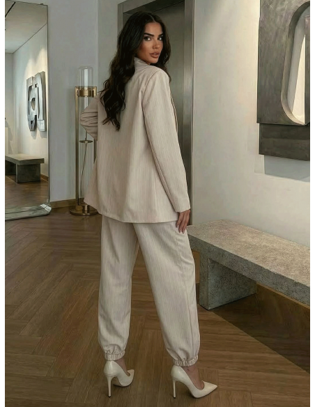 Elegancki komplet marynarka i spodnie VIVIENNE - beżowy