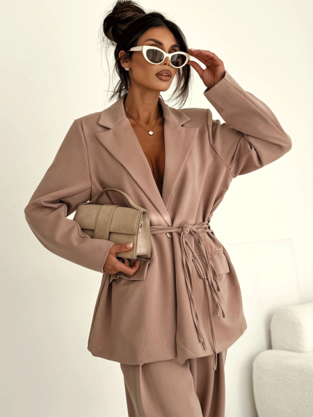 Stylowy komplet marynarka z wiązaniem i spodnie TOYAH - brudny róż 2