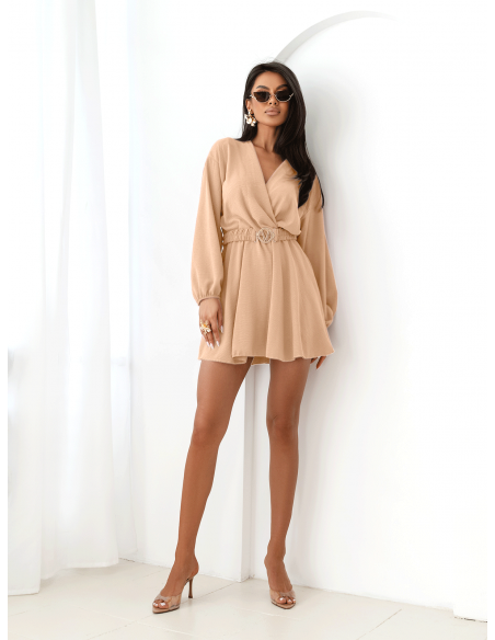 Krótki kombinezon z przekładanym dekoltem NEGRIS - beżowy