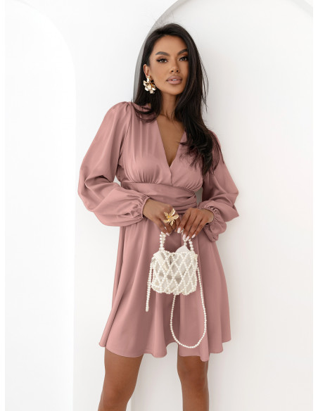 Rozkloszowana satynowa sukienka mini ALDANA - brudny róż