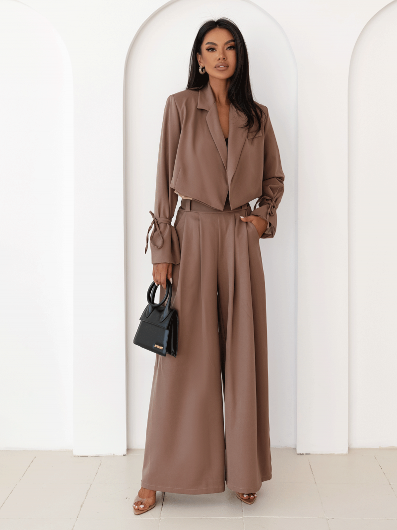 Stylowy garnitur z szerokimi...