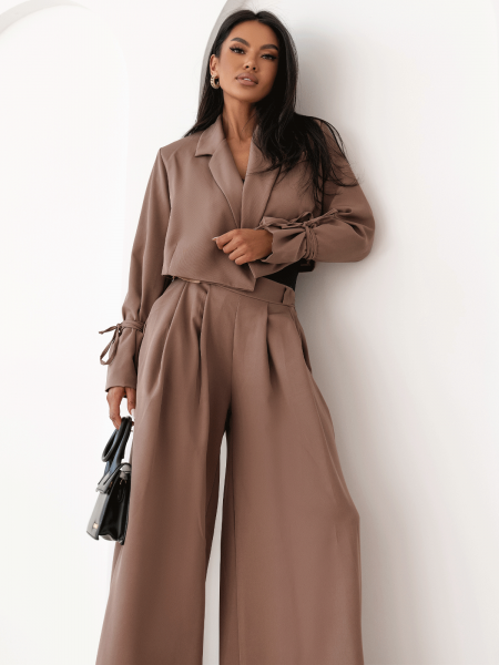 Stylowy garnitur z szerokimi spodniami AIDAN - cappuccino