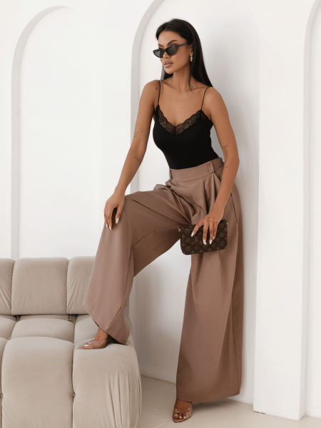 Stylowe szerokie spodnie z zakładkami MOTOKO - cappuccino