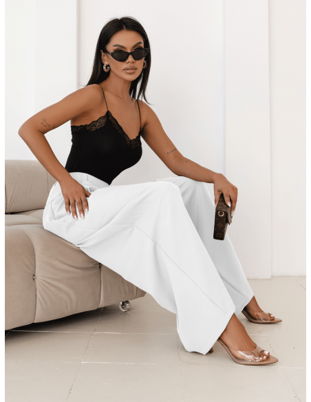 Stylowe szerokie spodnie z zakładkami MOTOKO - białe