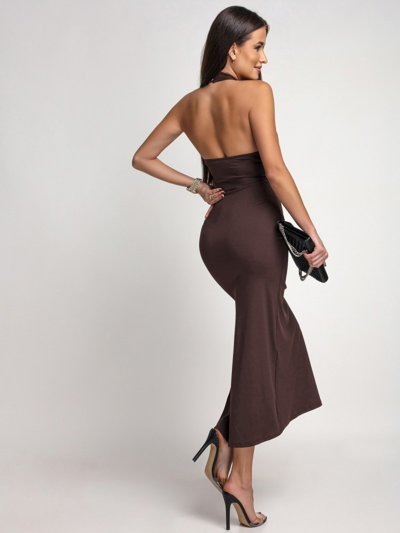 Dopasowana sukienka z odkrytymi...