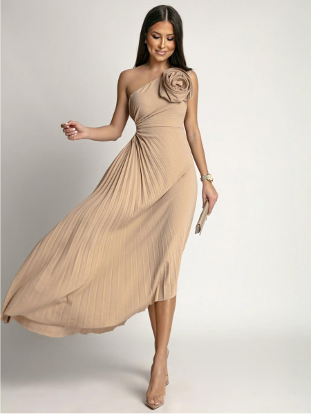 Asymetryczna plisowana sukienka z kwiatem JANNA - cappuccino 2