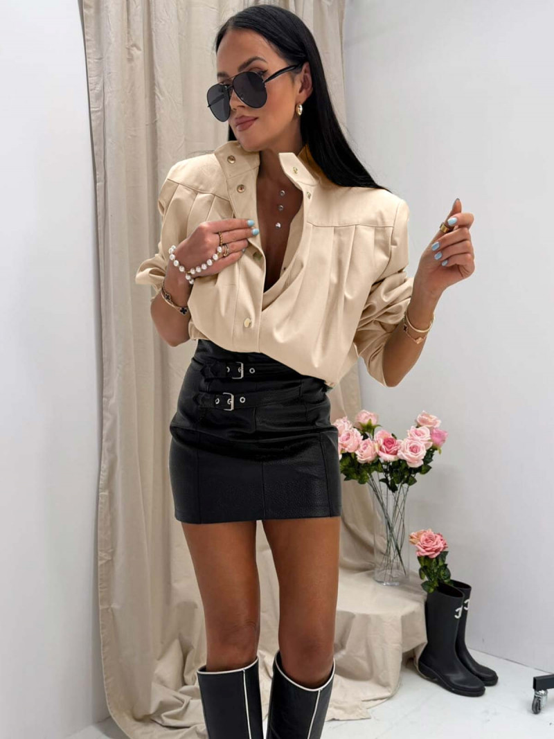 Krótka kurtka bomberka z wiskozy LIZZY - beżowa